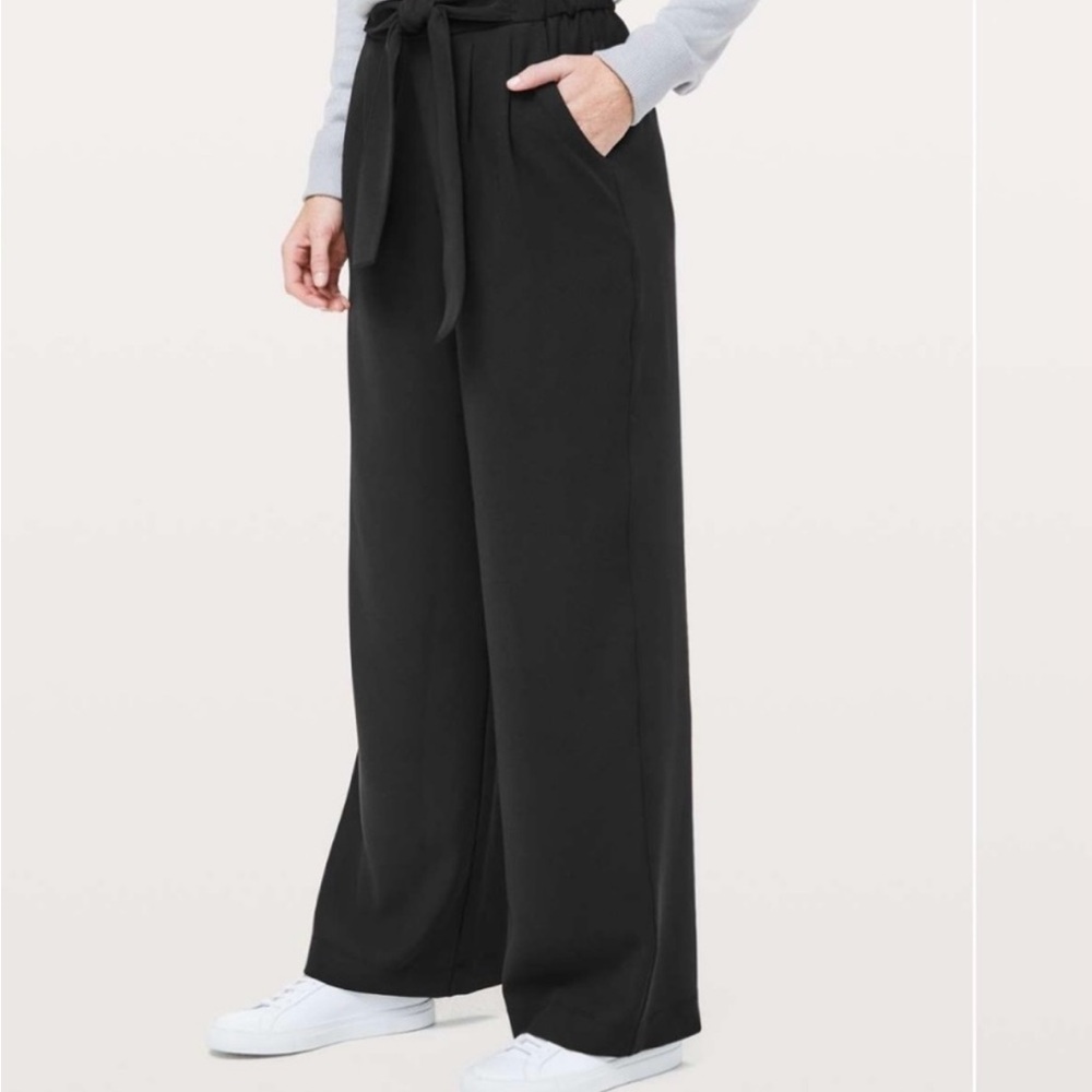 Lululemon athletica Noir Woven black pants . Size 4 Very good condition - Picture 2 of 10